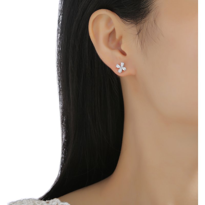 Smiling Rocks 0.79Ct E-F/SI1 Lab Grown Diamond Pear Cut Cluster Flower Earrings