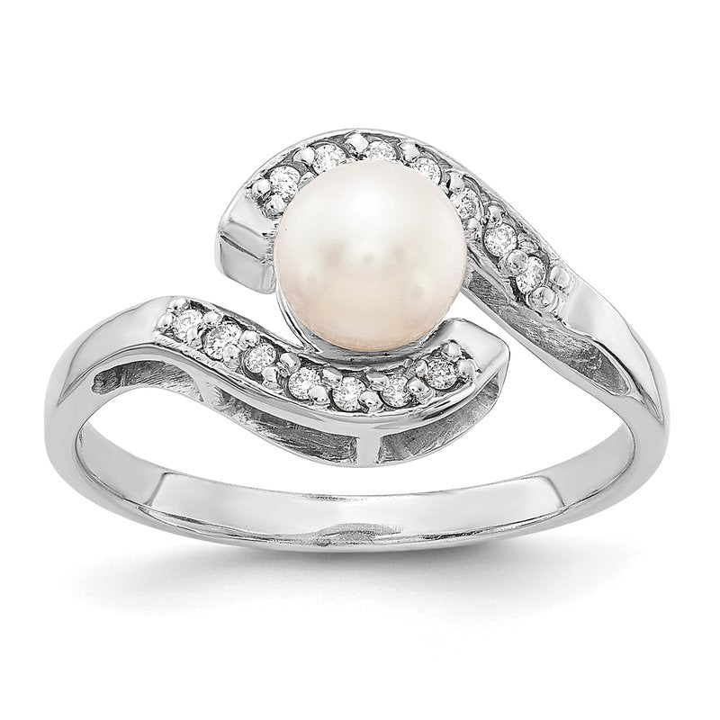 14k White Gold 5.5mm FW Cultured Pearl VS Diamond ring