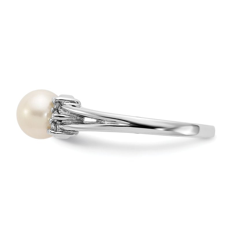 14k White Gold 6mm FW Cultured Pearl AAA Diamond ring
