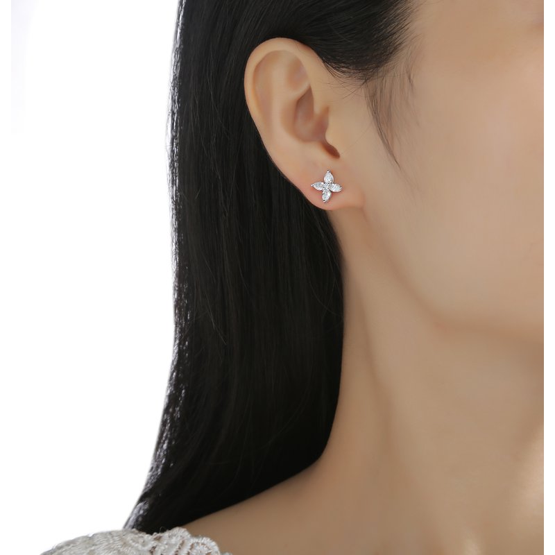 Smiling Rocks 0.79Ct E-F/SI1 Lab Grown Diamond Pear Cut Floral Earrings