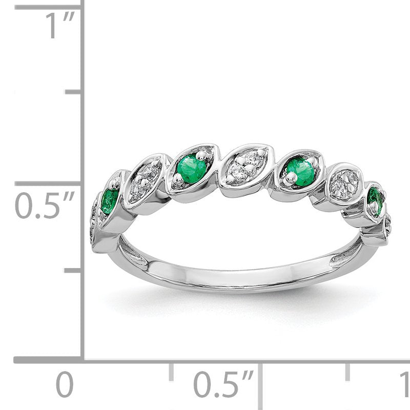 14k White Gold Fancy Diamond and Emerald Ring