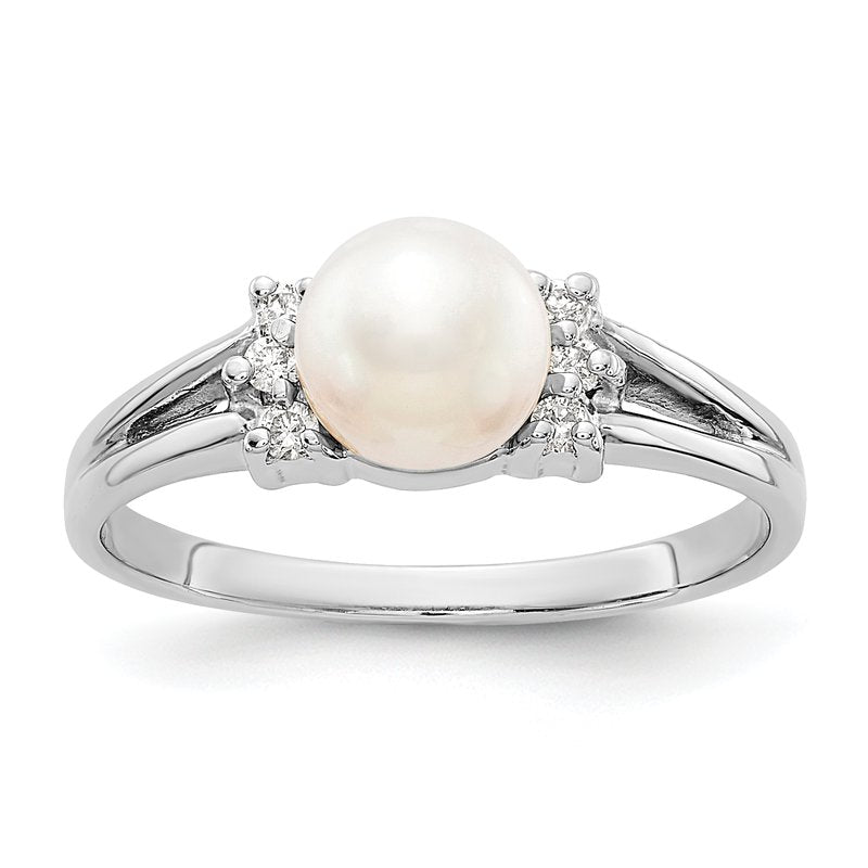 14k White Gold 6mm FW Cultured Pearl A Diamond ring