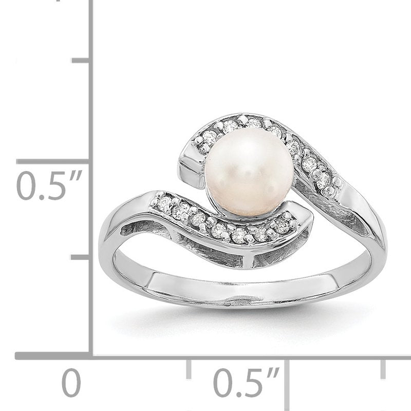 14k White Gold 5.5mm FW Cultured Pearl AAA Diamond ring