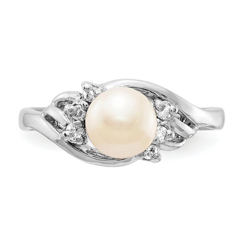 14k White Gold 6mm FW Cultured Pearl VS Diamond ring