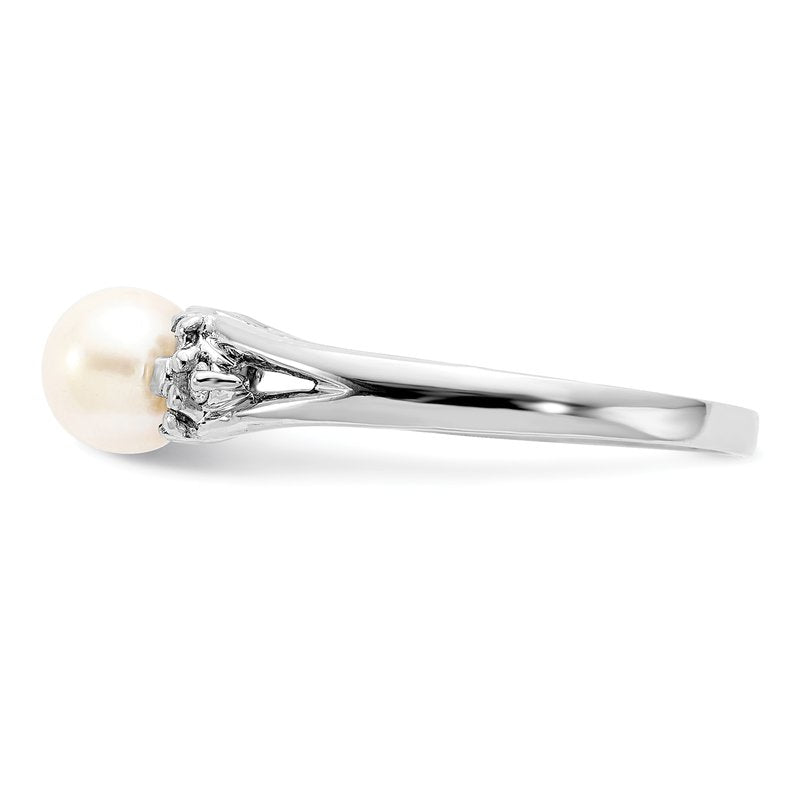 14k White Gold 6mm FW Cultured Pearl A Diamond ring